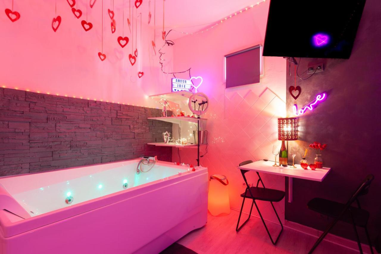 Love Room Avec Balneo Тулон Экстерьер фото